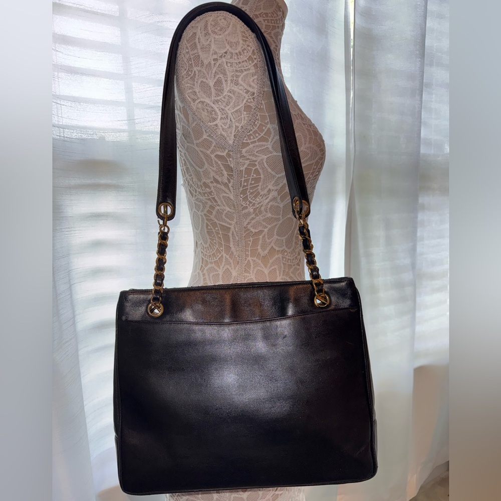 CHANEL Black CC Logo Shoulder Bag with Gold Chain Trim - Picture 12 of 15